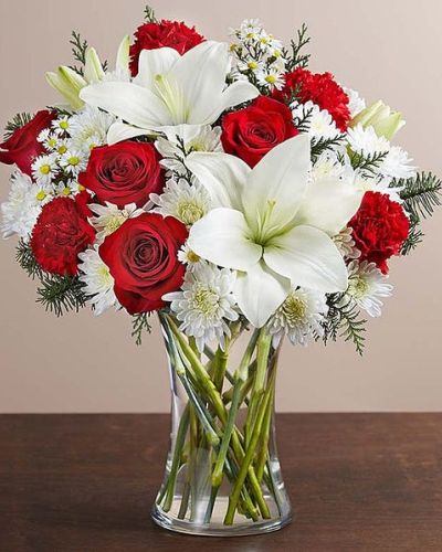 <p>There’s a whole lot of holiday spirit in our charming bouquet. We’ve gathered a mix of blooms in classic Christmas colors, creating a thoughtful gift for the most wonderful time of the year.</p>