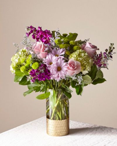 As the seasons change, fill your home with gorgeous blooms and fresh fragrances. Our expert florists handcraft an uplifting assortment of roses, hydrangea, stock, and more to delight everyone from your mom to your best friend.